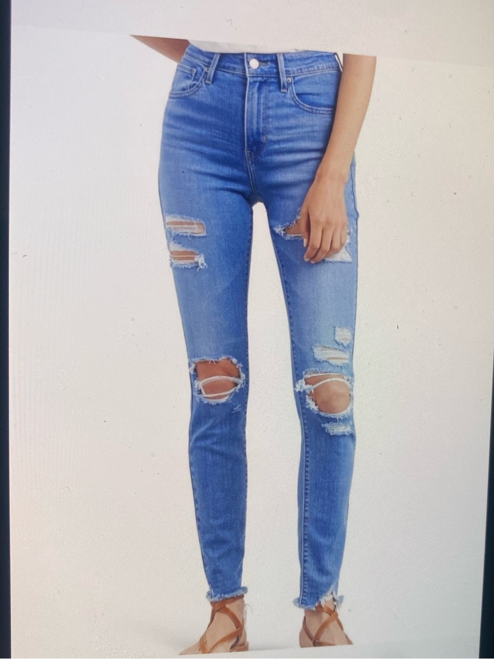 Levi’s 721 Distressed High Rise Skinny Jeans. Size 32.